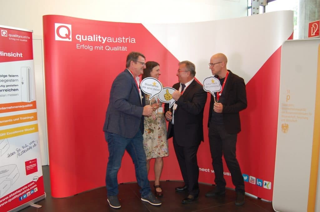 Winners-Conference_Staatspreis-Unternehmensqualität_2019_Fotowand_ (15)